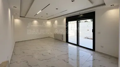 شقة في  قرب جامعة البتراء- طريق المطار (طريق&nbsp;الخدمات) - 110,000 دأ - صورة NaN